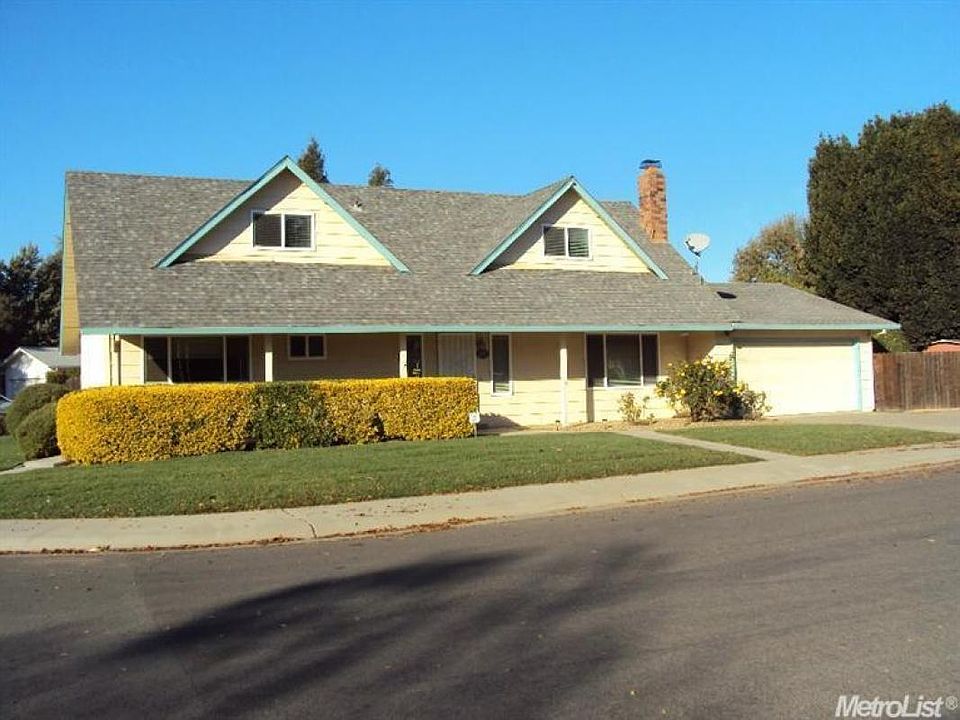 1st image of 920 Willow Way