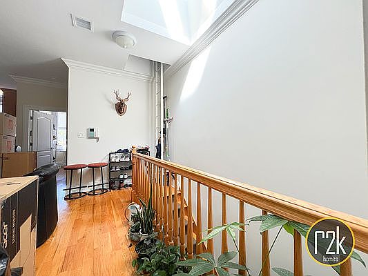 5th image of 3092 Steinway St #3F