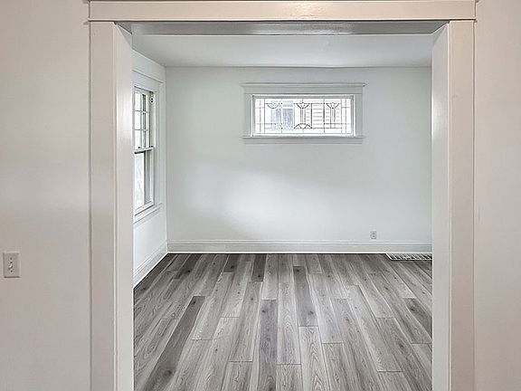 2nd image of 2122 Bancroft St