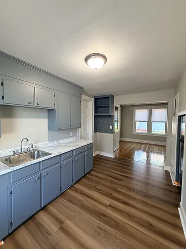 476 Thompson Ave Photo 1