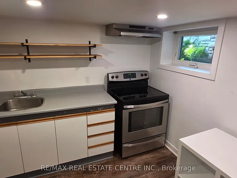 83 Gage Ave S — Photo 4