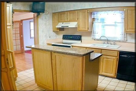 3rd image of 18901 Loras Ln