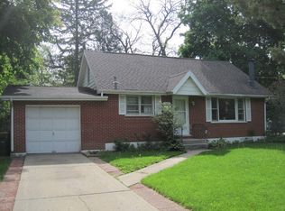 111 S River Rd, Fox River Grove, IL 60021