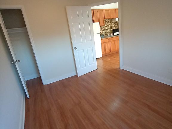4th image of 1248 Oak Ln #5A