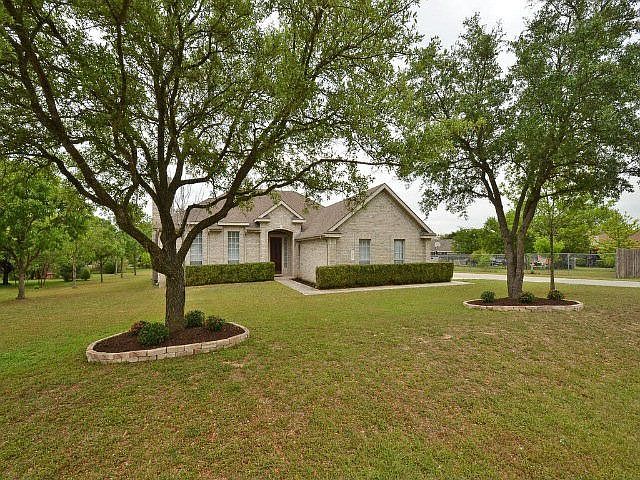 1st image of 202 Meadow Woods Dr