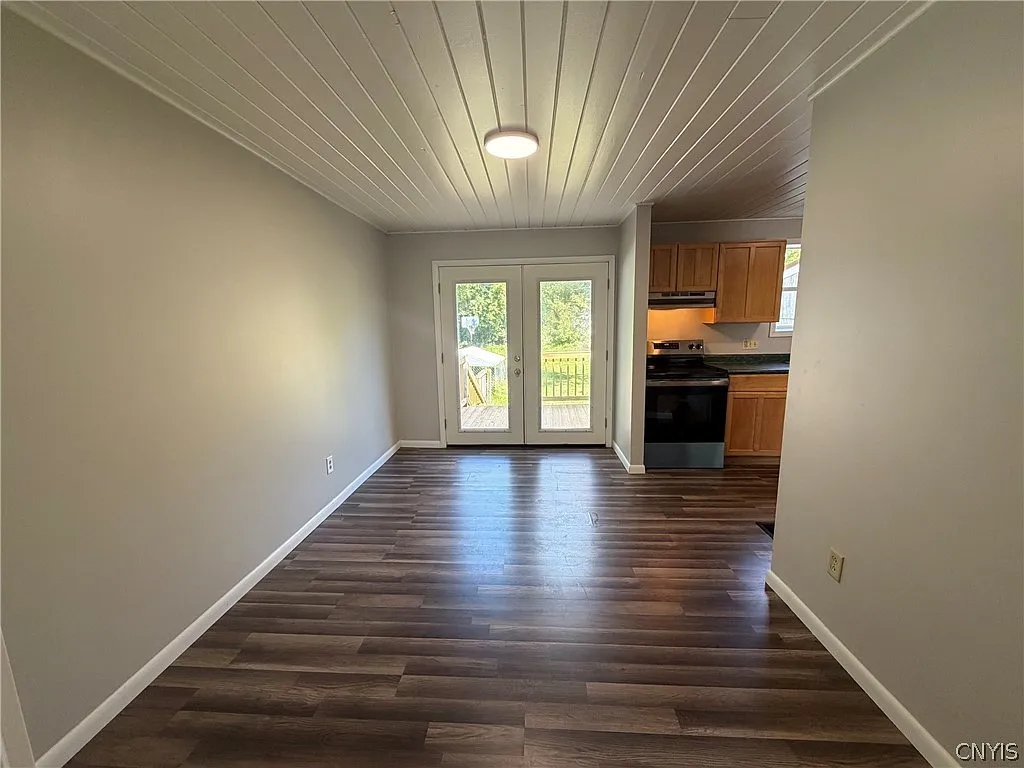3 bed, 1.0 bath, 1200 sqft, $1,400 — Photo 4