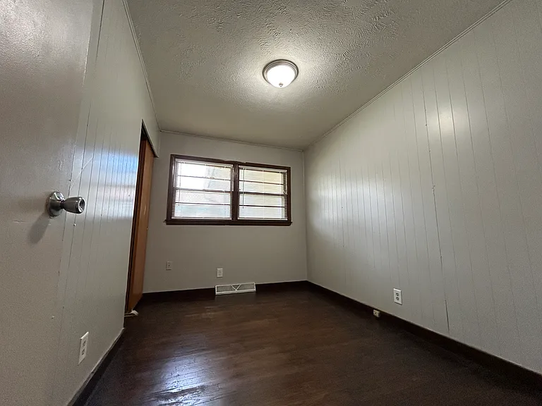 4515 Laurel Ave — Photo 5