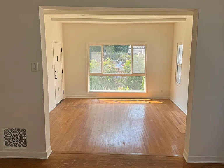 1852 S Sycamore Ave #1852 — Photo 3