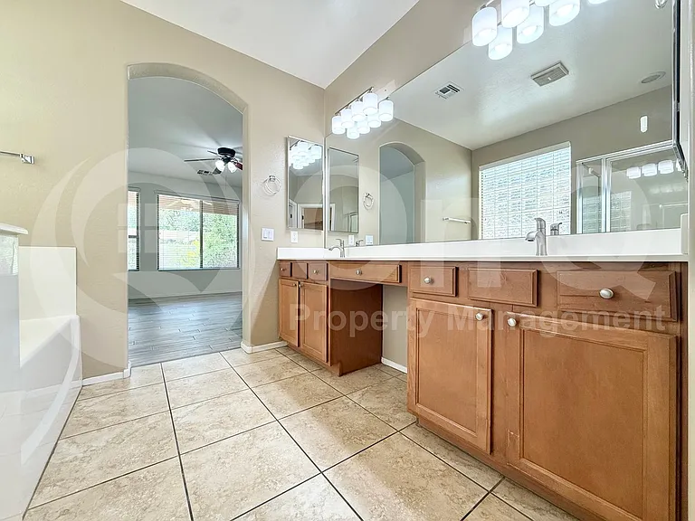 7310 S 26th Ln — Photo 17