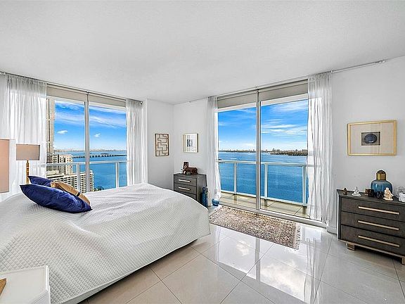 4th image of 1900 N Bayshore Dr APT 2715