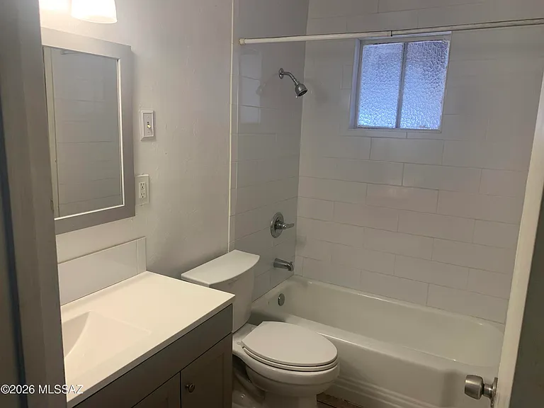 3241 E Monte Vista Dr — Photo 11