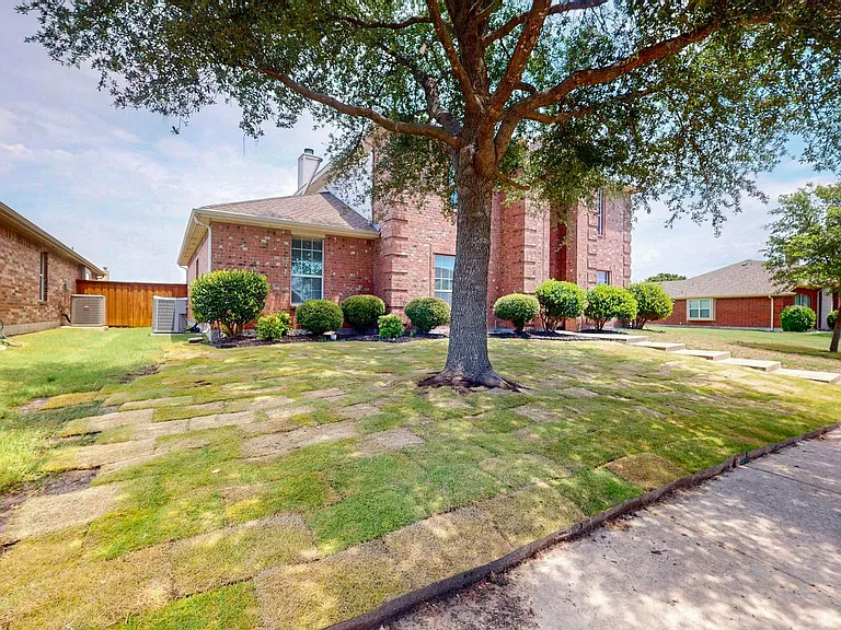 1236 Blue Brook Dr — Photo 4