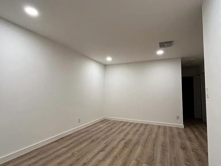 2308 Jackson St — Photo 6