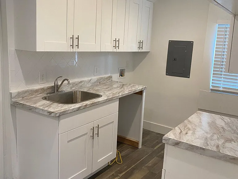 379 Illinois Ave NW — Photo 20