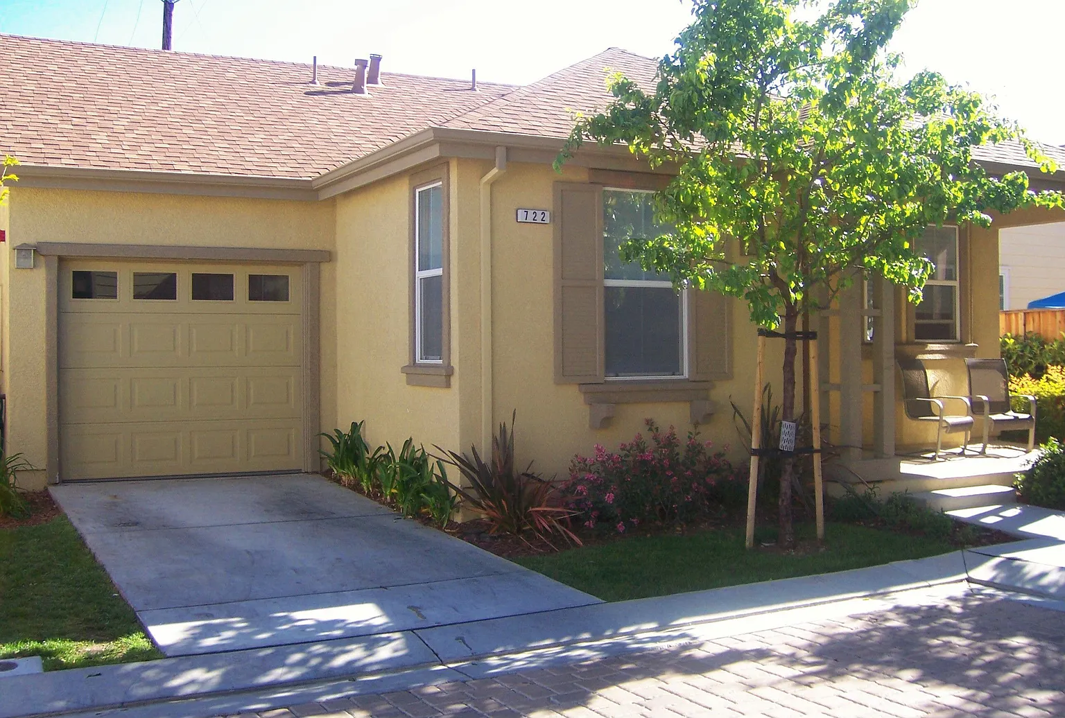 722 Tennyson Dr photo 1