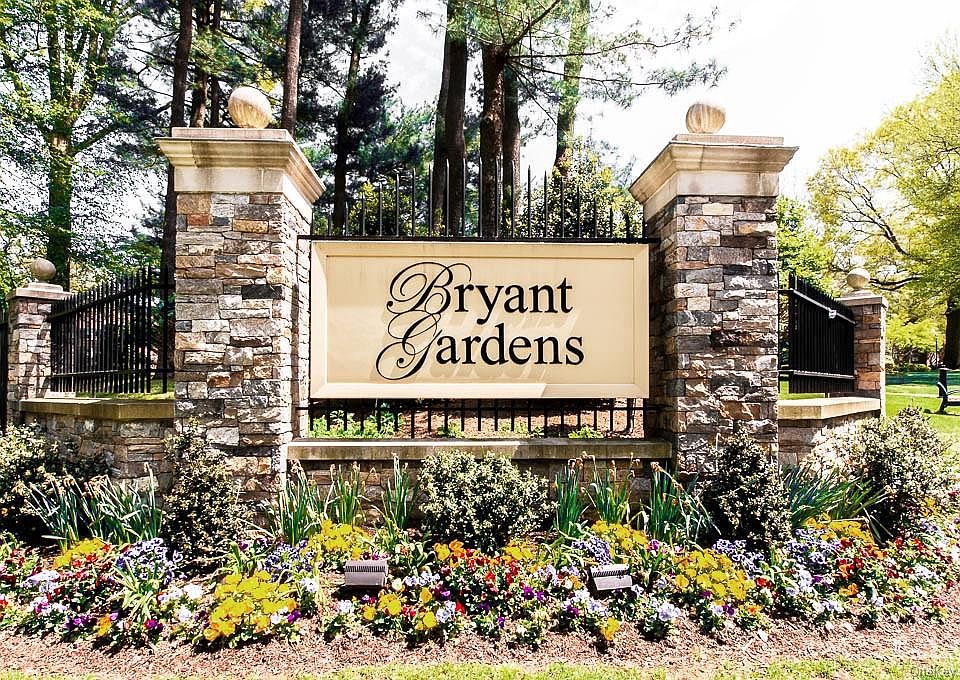 1st image of 10 Bryant Cres APT 1n
