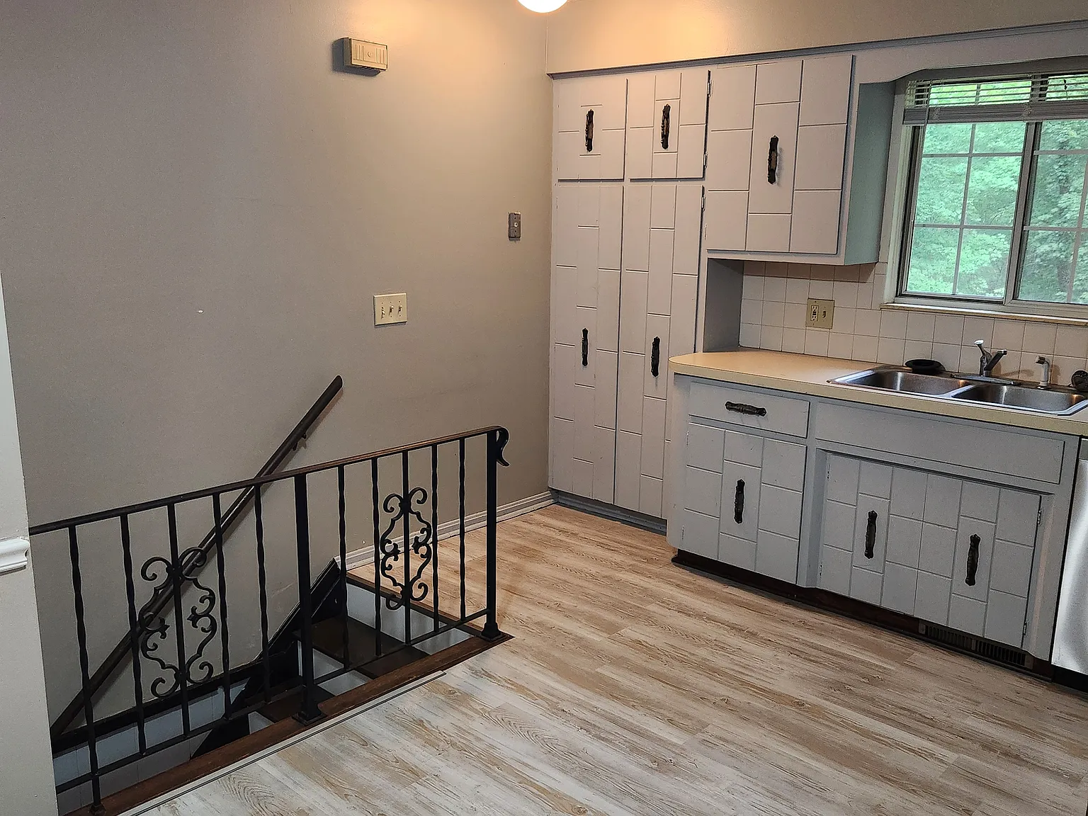 2 bed, 1.5 bath, 1350 sqft, $1,300 — Photo 3