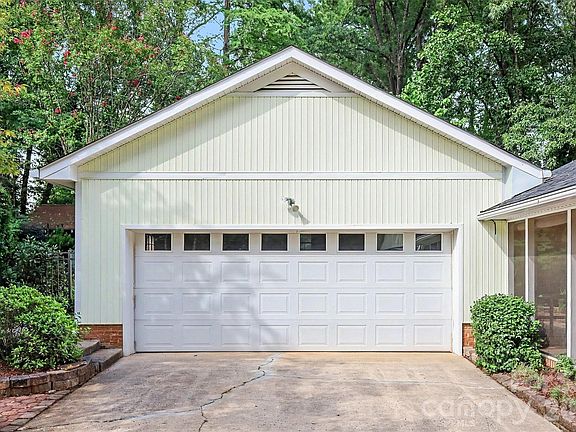 4th image of 6122 Yellowood Rd