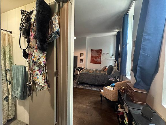 2nd image of 962 Myrtle Ave APT 1B
