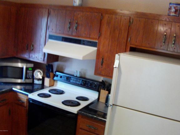 4th image of 110 18th Pl NE