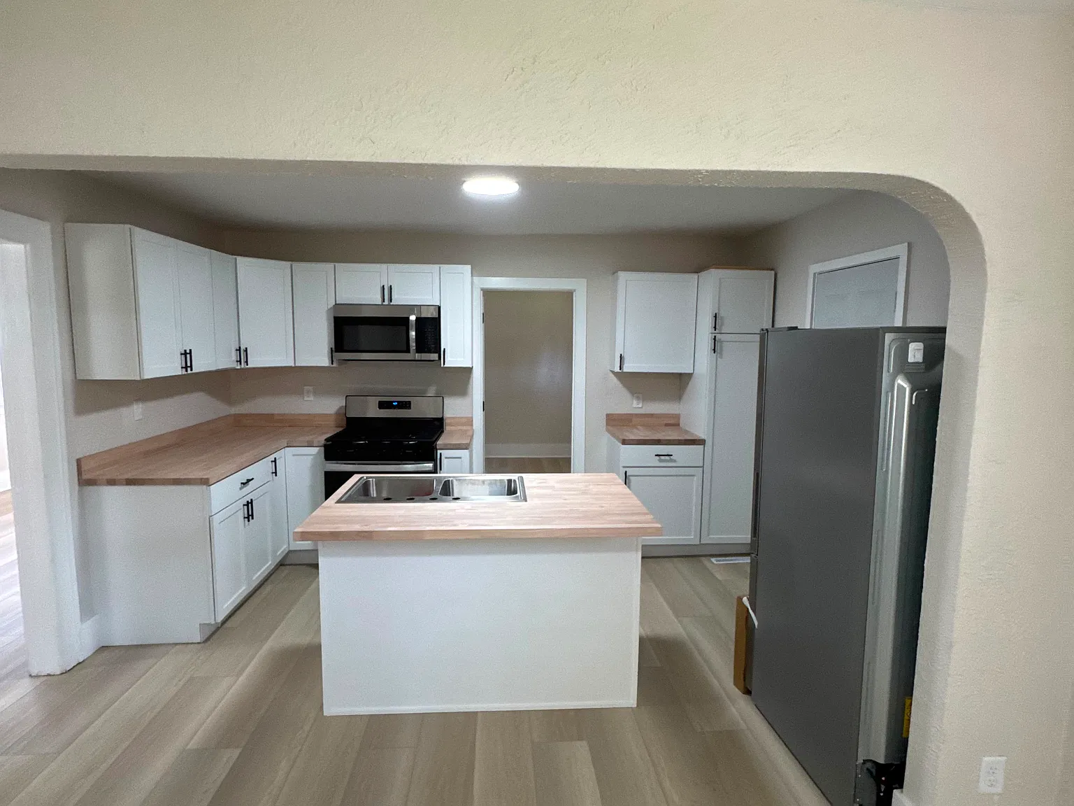 3 bed, 850 sqft, $1,550 — Photo 2