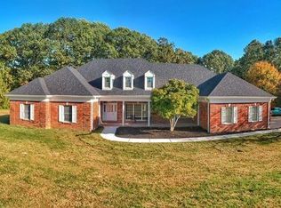 1564 Fountainhead Ln, Saint Louis, MO 63138