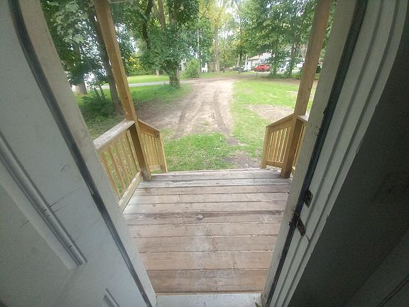 4th image of 377 Parker Ave