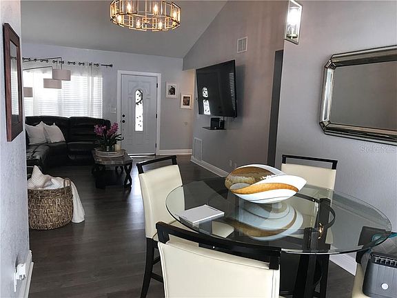 4th image of 10111 Chimney Hill Ct