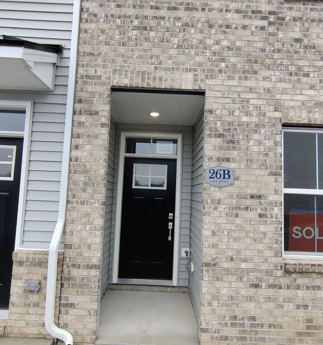 3 bed, 2.5 bath, 1868 sqft, $3,290 — Photo 2