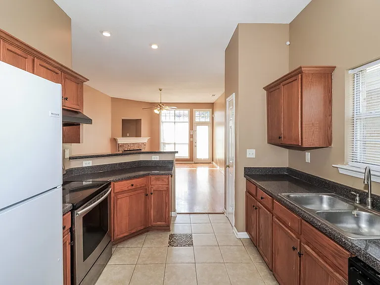 2811 Misty Bay Dr — Photo 9