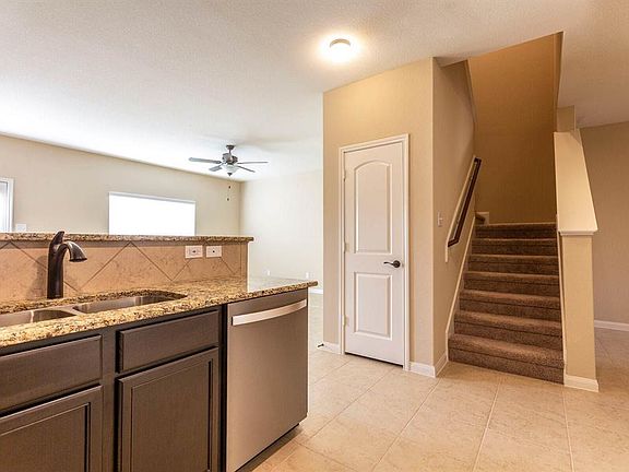 4th image of 409 Hollow Brook Ln