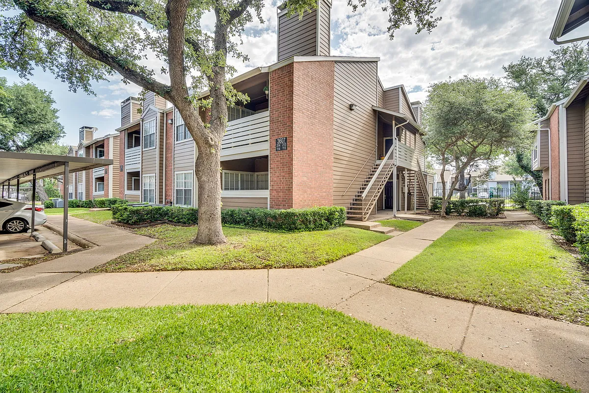 Building Photo - 3607 W Northgate Dr #114