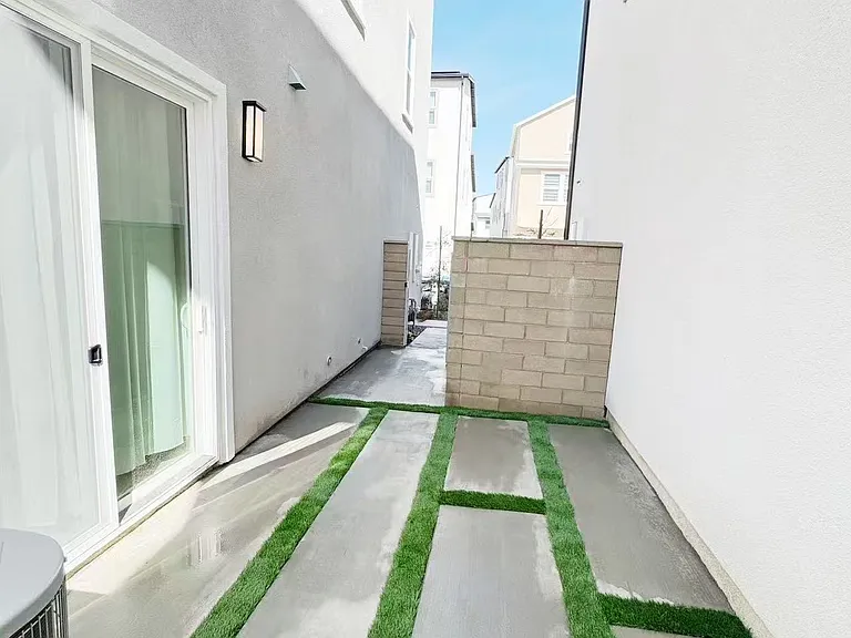 212 Yerba — Photo 10