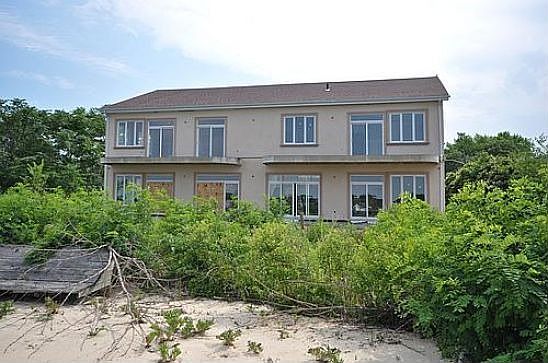 3rd image of 262 E Shore Dr