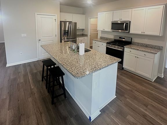 5th image of 514 Hogwart Ln