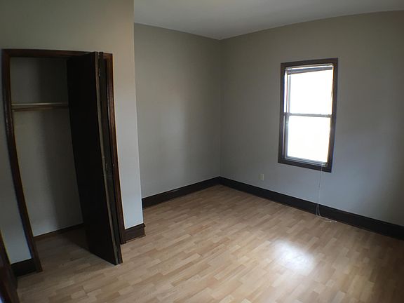5th image of 914 26th Ave NE #1