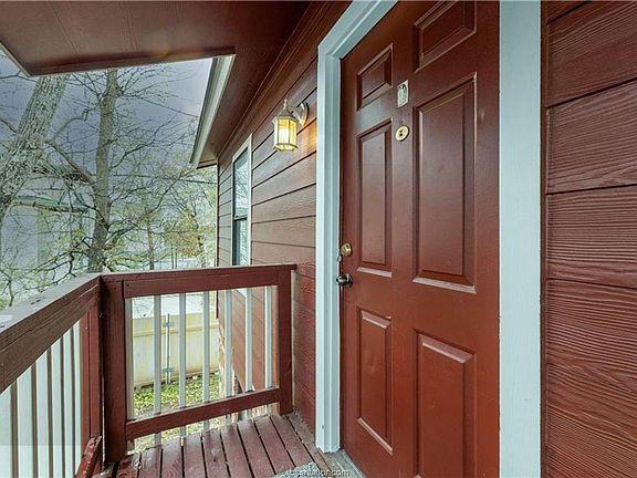 3rd image of 802 Navidad St #D