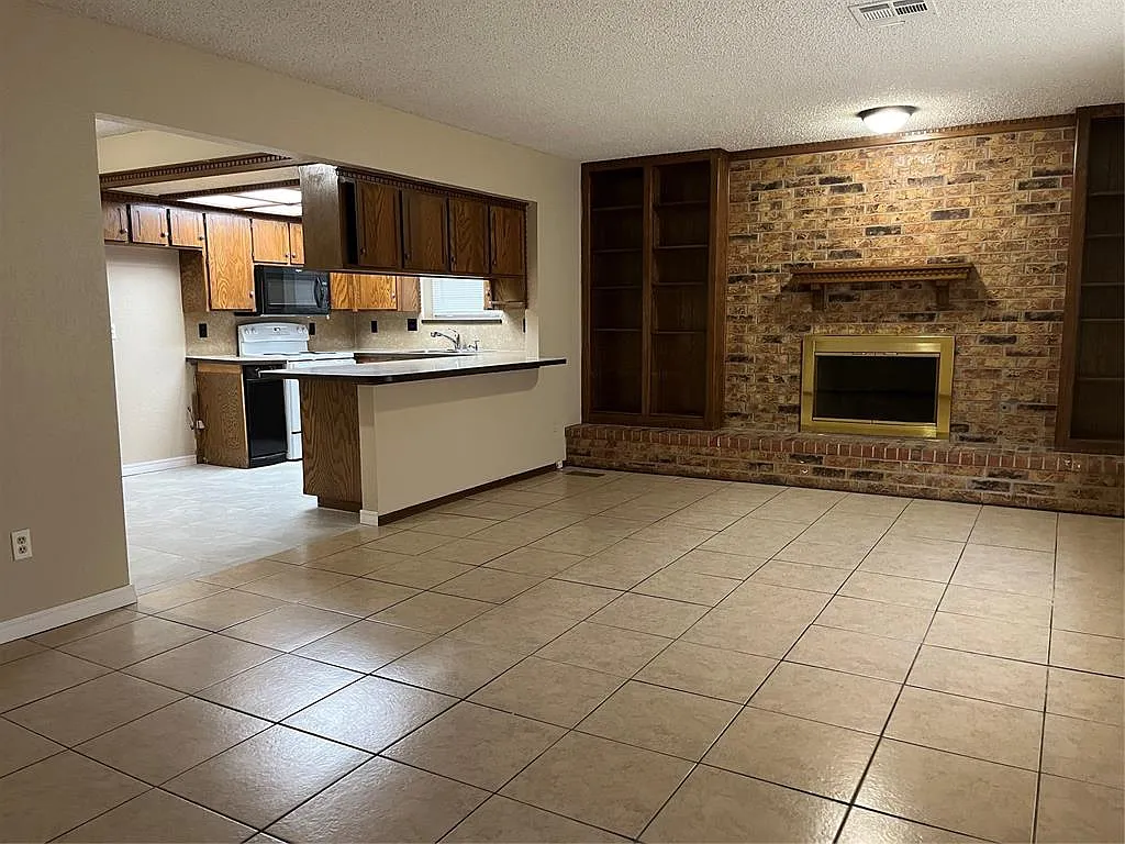 3 bed, 2.0 bath, 1296 sqft, $1,395 — Photo 4