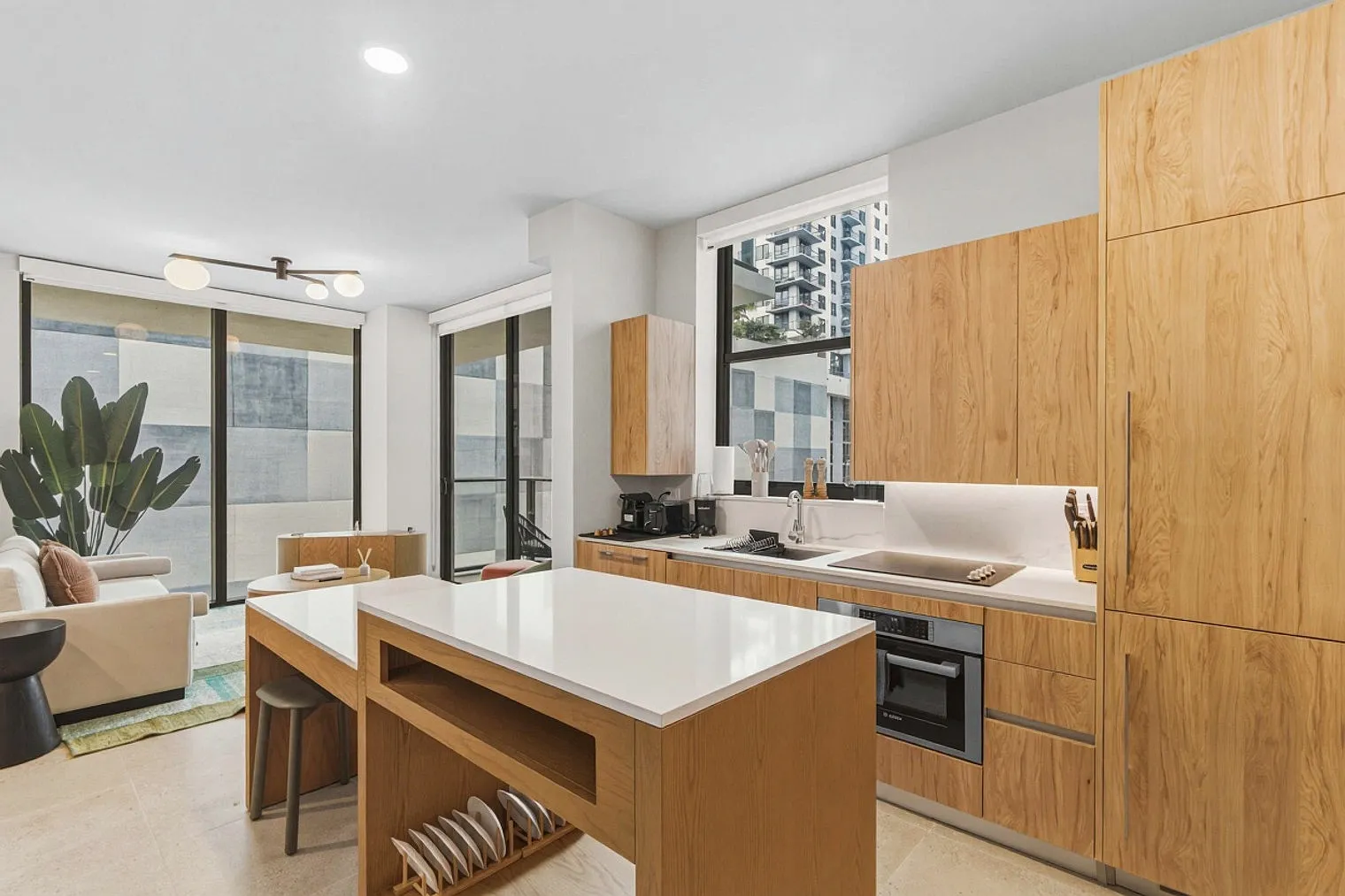 2 bed, 2.0 bath, 818 sqft, $3,582 — Photo 3