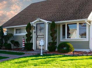 853 Washington Ave, Westbury, NY 11590