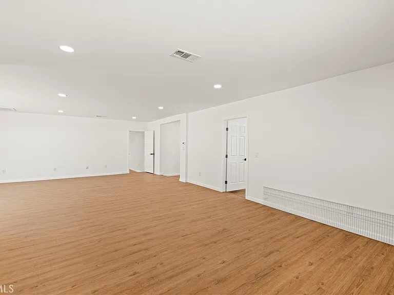 11549 Kagel Canyon St — Photo 31
