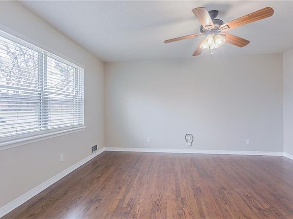 5th image of 2923 Greenmeadow Dr