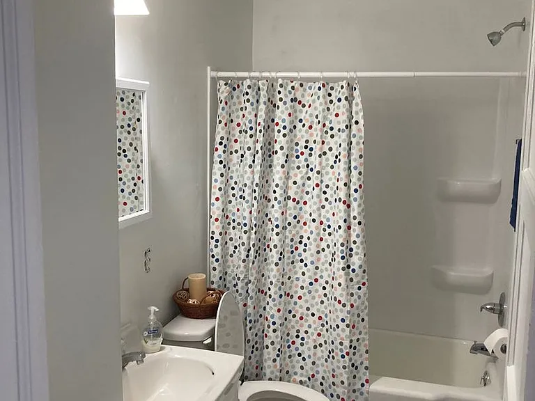Colonial Manor Apartments — Photo 13