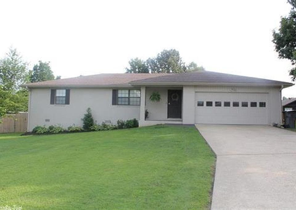 2nd image of 1404 Circle Dr