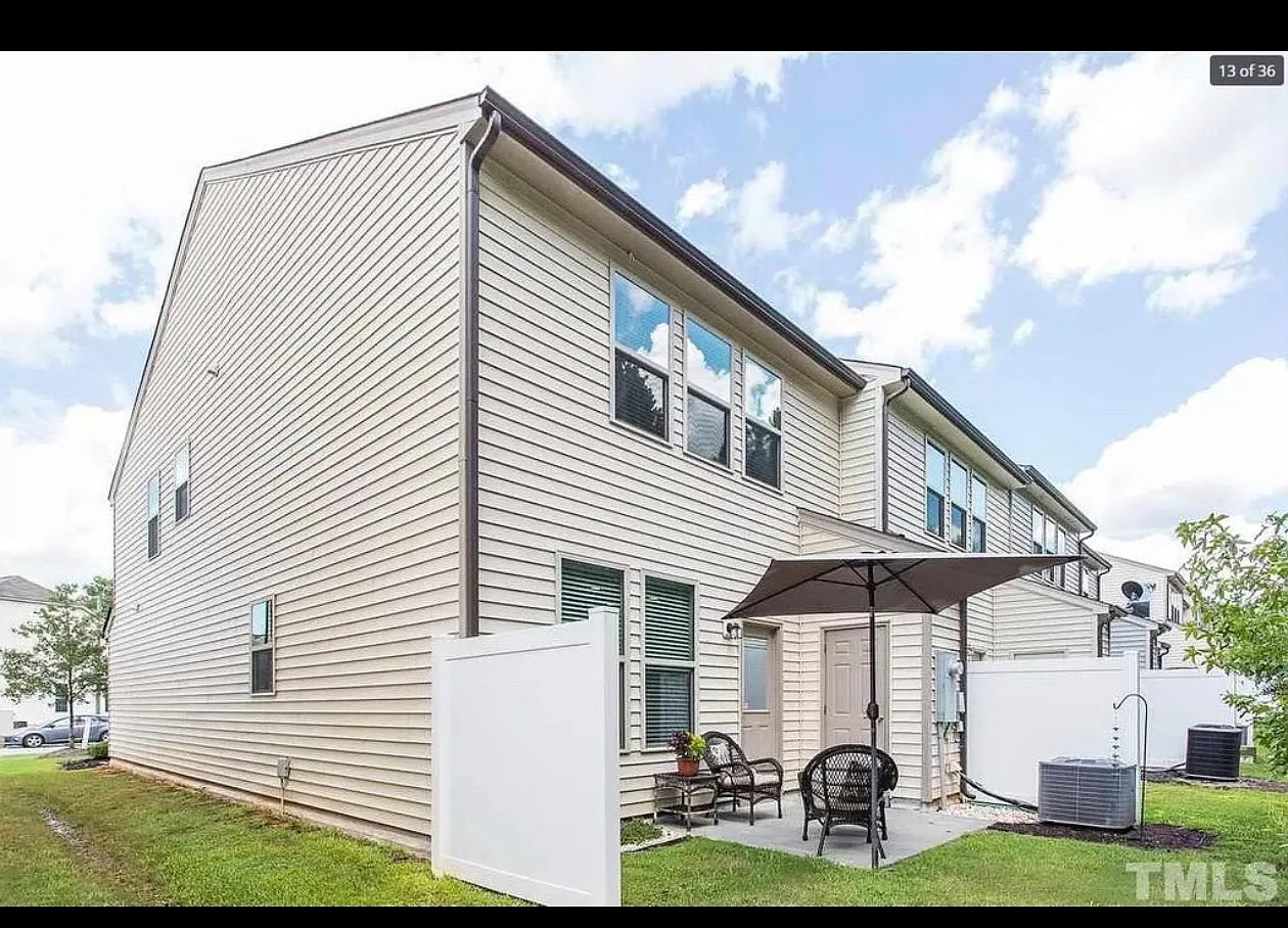 3 bed, 2.5 bath, 1700 sqft, $1,825 — Photo 2