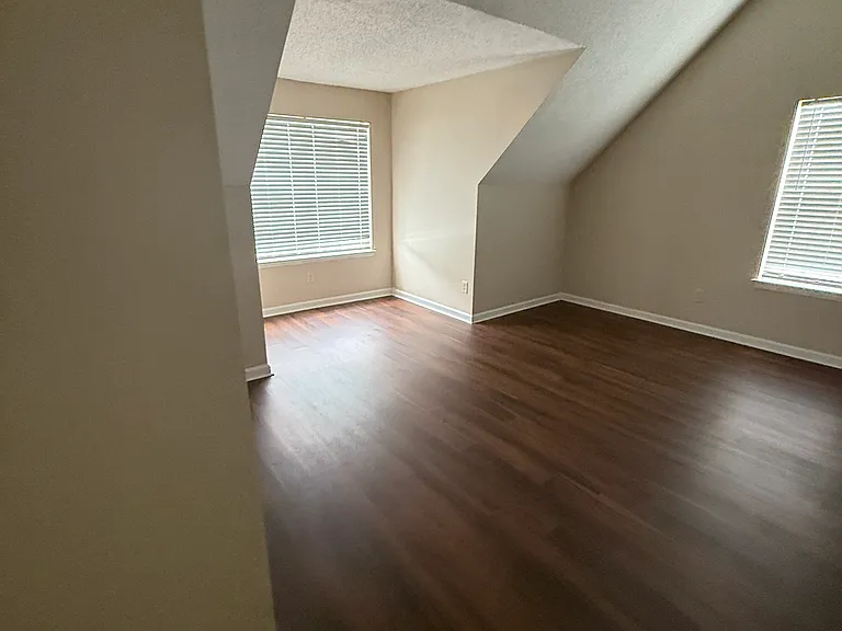7519 Sugarcreek Dr — Photo 11