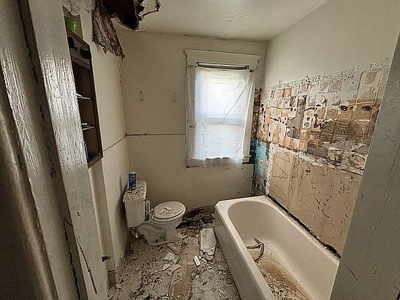 5th image of 6422 Ellsworth St