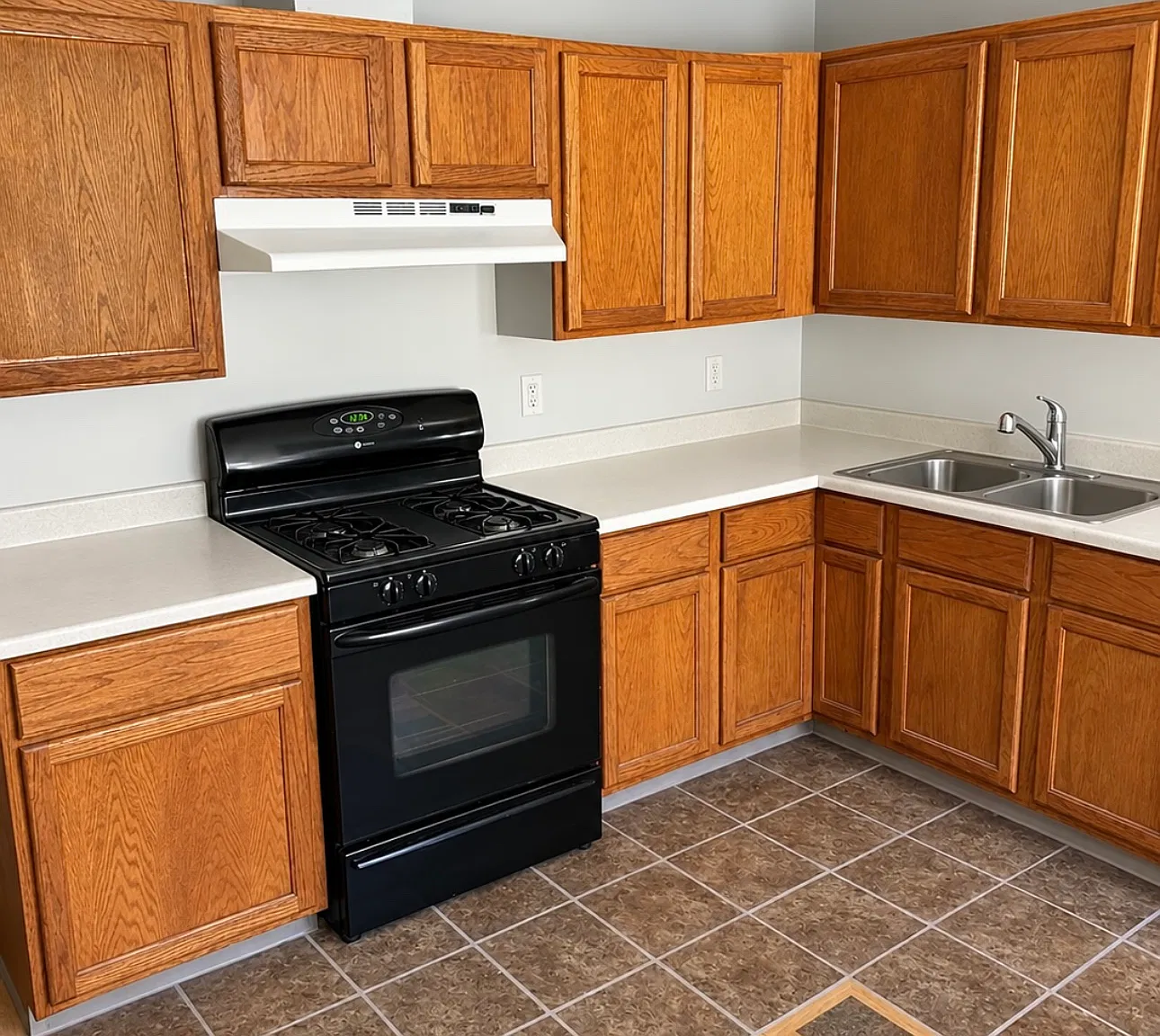 3 bed, 1055 sqft, $2,200 — Photo 1