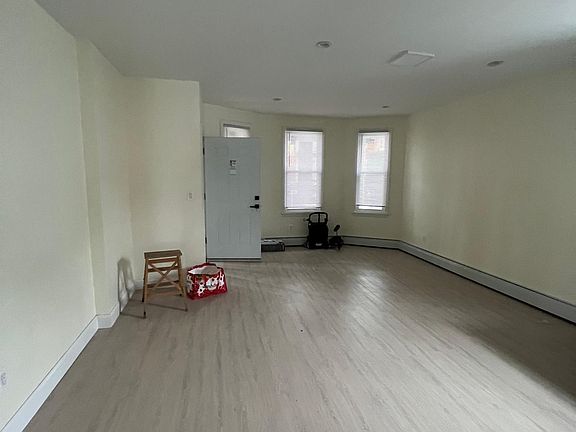 4th image of 2242 120th St Floor 1