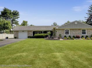 10 Mercer Ln, Manalapan, NJ 07726